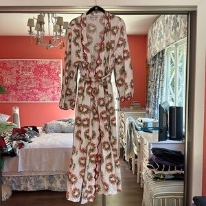 EUC Heidi Carey Christmas Wreath Robe Print Scallop Trim Robe, XL